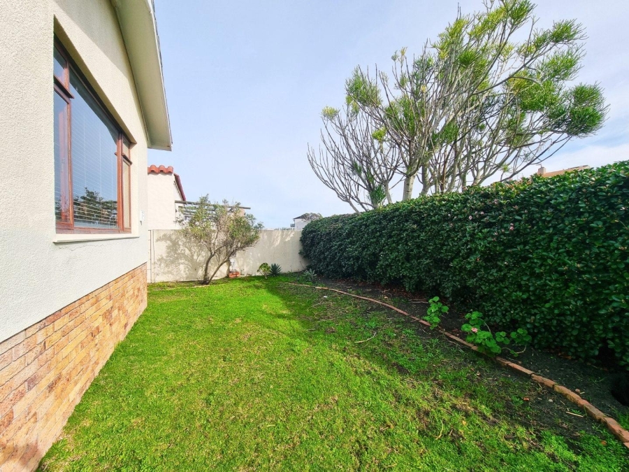 4 Bedroom Property for Sale in Sandbaai Western Cape